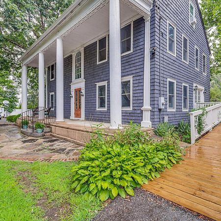 Quintessential New England Home With Patio And Grill! Putnam Екстер'єр фото