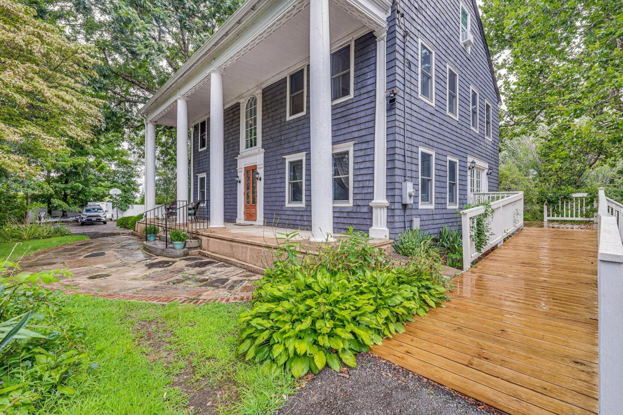 Quintessential New England Home With Patio And Grill! Putnam Екстер'єр фото