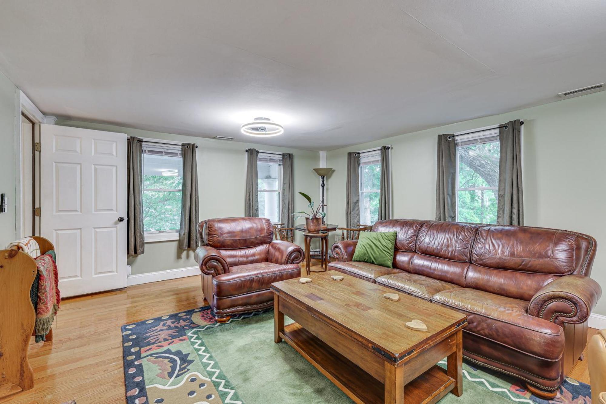 Quintessential New England Home With Patio And Grill! Putnam Екстер'єр фото