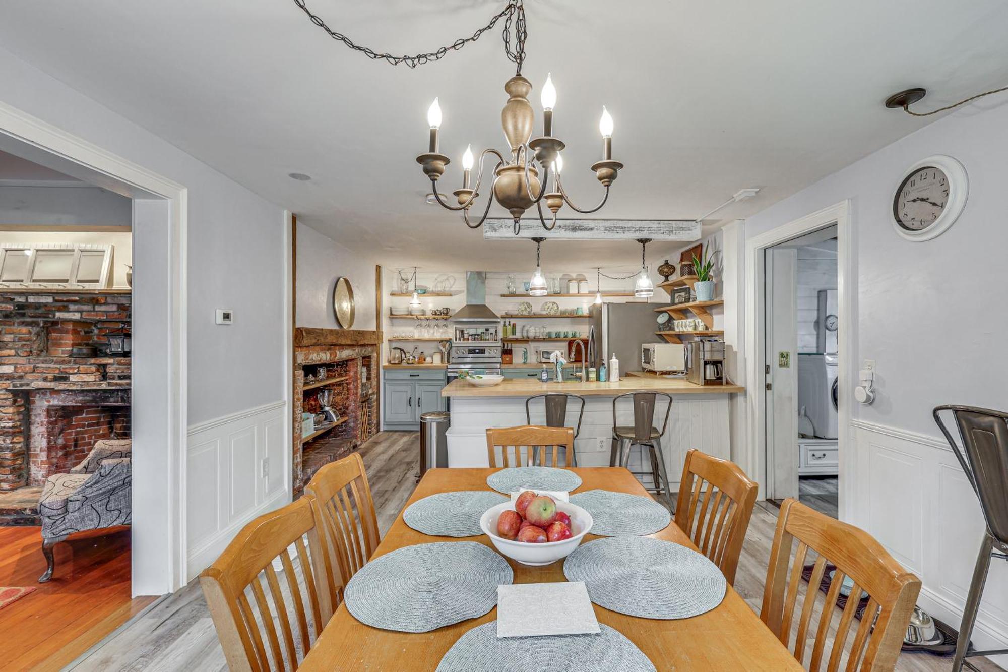 Quintessential New England Home With Patio And Grill! Putnam Екстер'єр фото