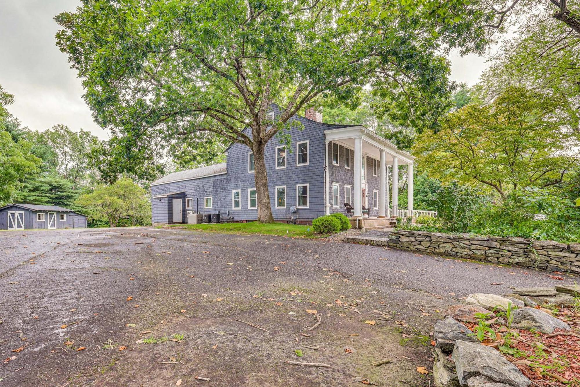 Quintessential New England Home With Patio And Grill! Putnam Екстер'єр фото