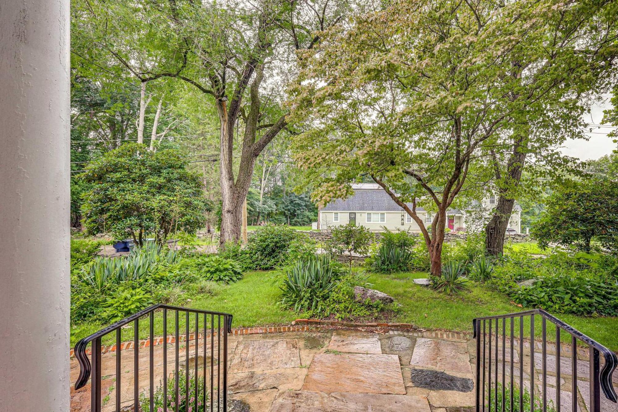Quintessential New England Home With Patio And Grill! Putnam Екстер'єр фото